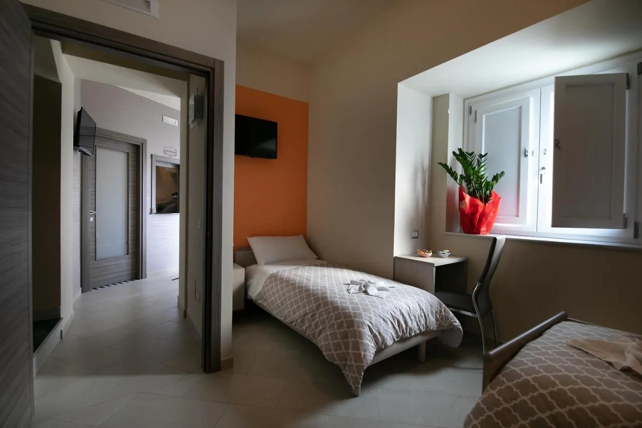 Hotel La Madonnina Nikosia 0*,  Italien